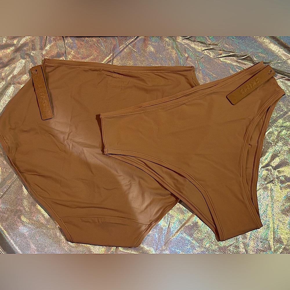 SKIMS Fits Everybody Cheeky/full briefs